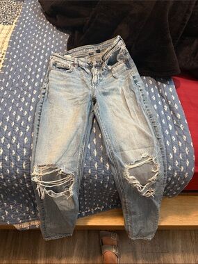 American Eagle Outfitters Light Wash Ripped Boyfriend Jeans